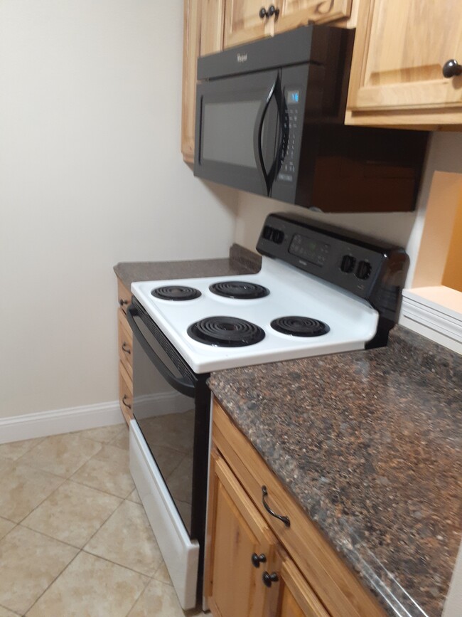 710 Main St, Unit #21 in Keene, NH - Building Photo - Building Photo
