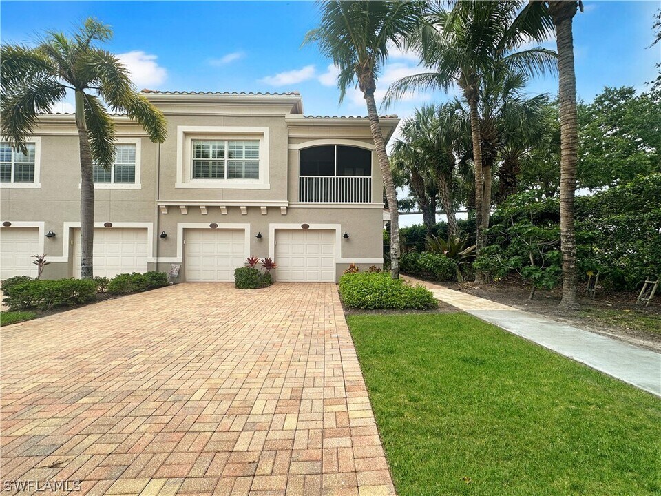23400 Alamanda Dr in Bonita Springs, FL - Building Photo