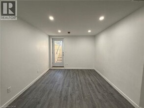 25 Mohawk St in Brantford, ON - Building Photo - Building Photo