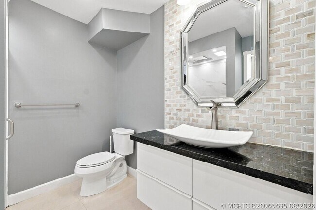 property at 3017 N Oakland Forest Dr