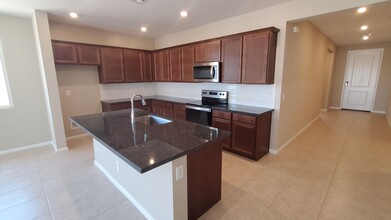 2012 E Brooklyn Dr in Casa Grande, AZ - Building Photo - Building Photo