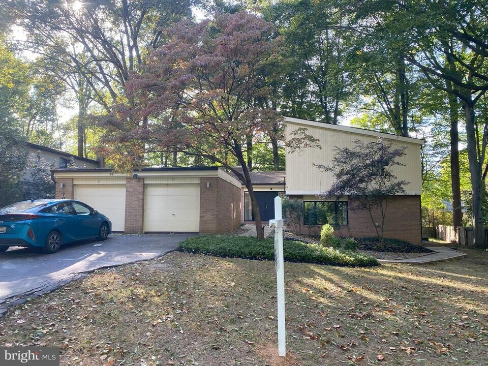 7036 Buxton Terrace in Bethesda, MD - Building Photo