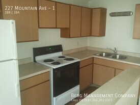 227 Mountain Ave in Waukesha, WI - Building Photo