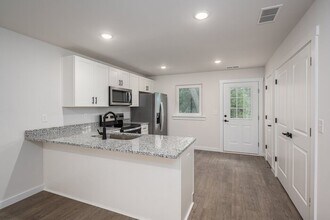 124 4th St SE in Hickory, NC - Building Photo - Building Photo