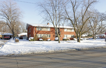 23730 Kelly Rd in Eastpointe, MI - Foto de edificio - Building Photo