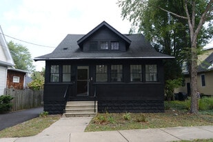 724 S 5th St in St. Charles, IL - Building Photo