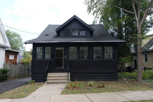 property at 724 S 5th St