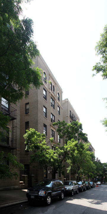 105 Pinehurst Avenue in New York, NY - Building Photo