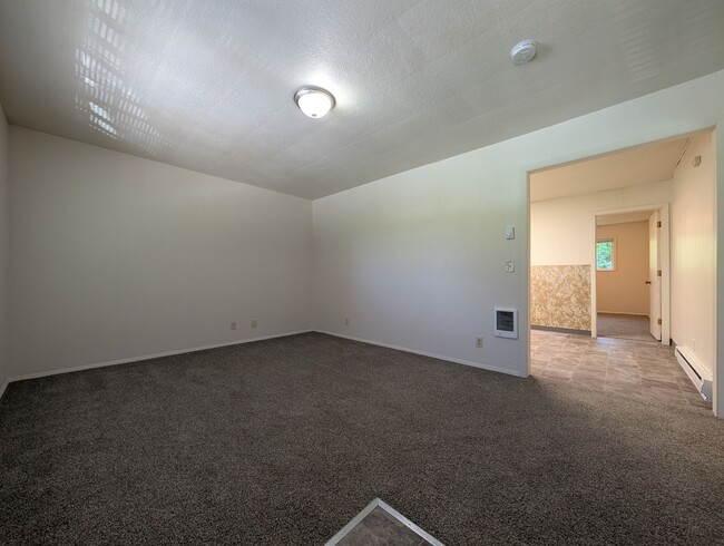 3878 Vitus Lane in Springfield, OR - Building Photo - Building Photo