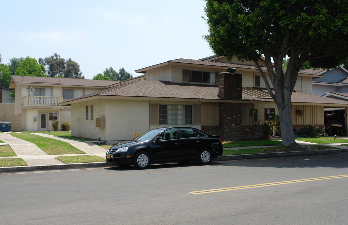 16172 Malaga Ln in Huntington Beach, CA - Building Photo