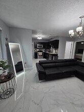 2240 NW 178th St, Unit 3 in Miami Gardens, FL - Building Photo - Building Photo