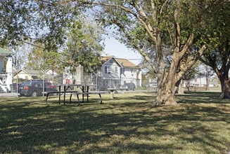Pine Street in New Orleans, LA - Building Photo - Building Photo