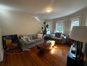 17 Hunnewell Ave in Boston, MA - Building Photo - Building Photo