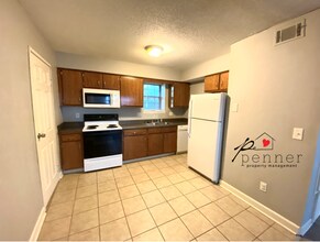 716 NE Ball Dr in Lee's Summit, MO - Building Photo - Building Photo