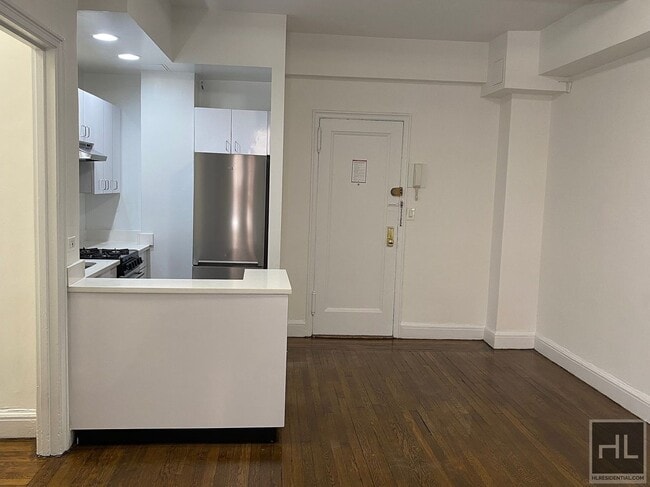 EAST 46 STREET, Unit 4M in New York, NY - Building Photo - Building Photo