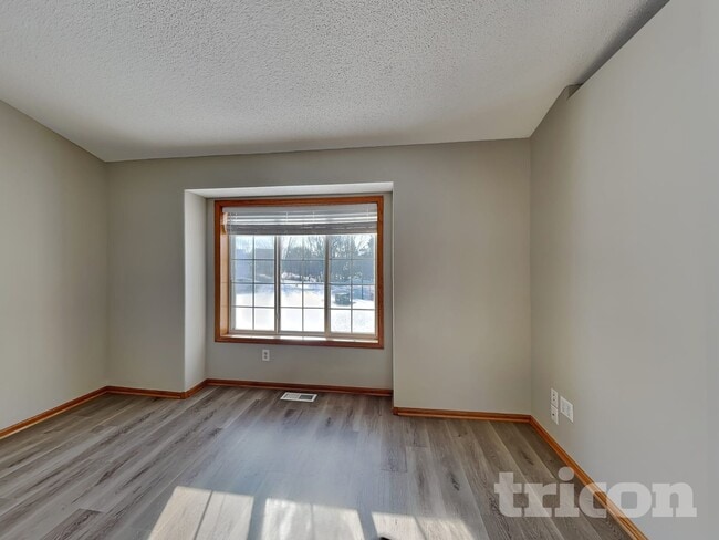 2739 Zumbrota Cir NE in Minneapolis, MN - Foto de edificio - Building Photo