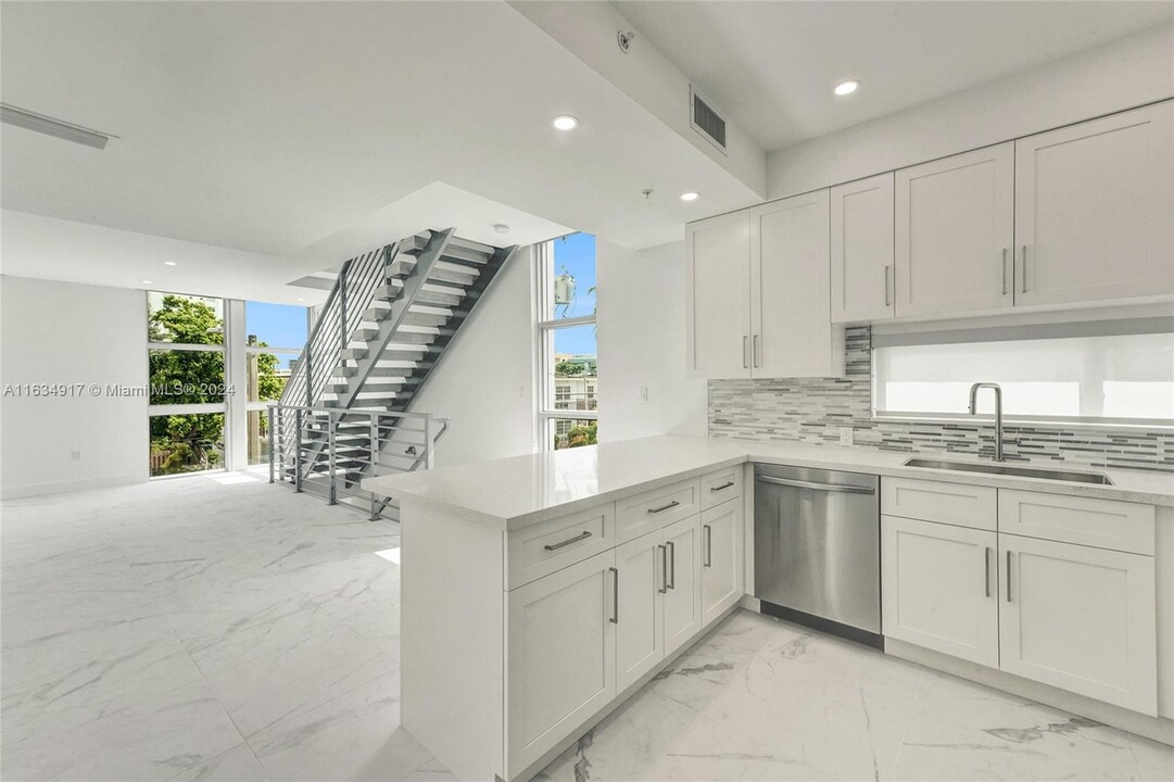 7645 Carlyle Ave in Miami Beach, FL - Building Photo