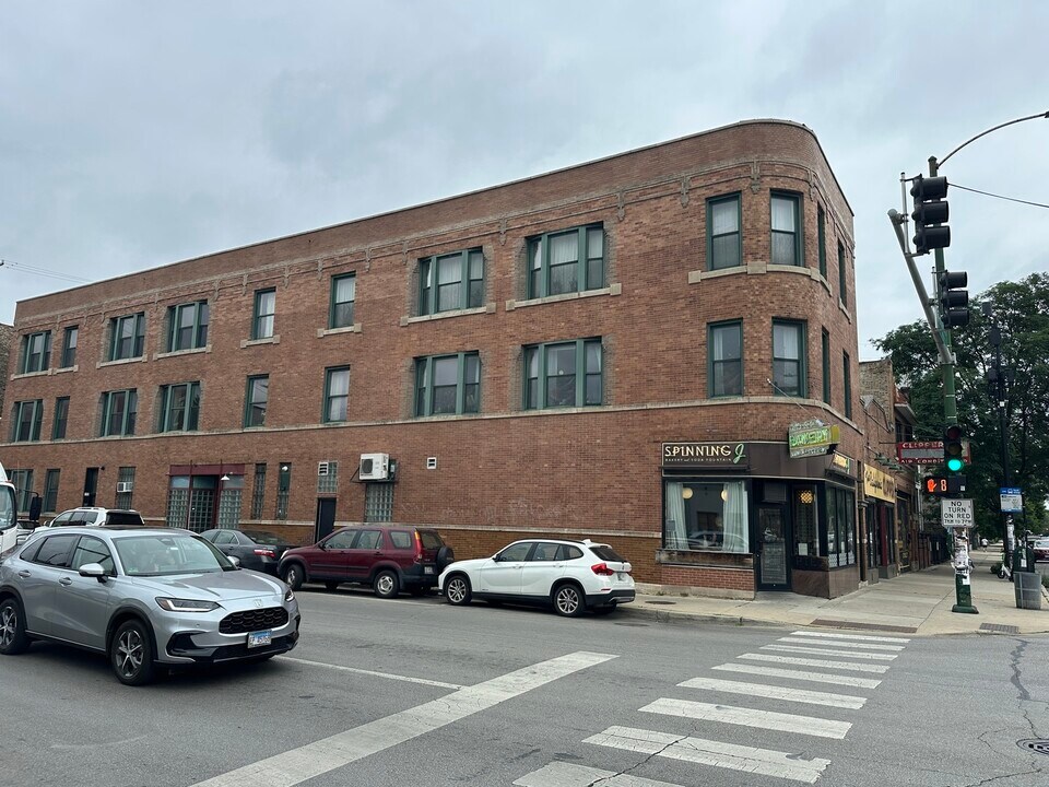 2808 W Augusta Blvd in Chicago, IL - Building Photo