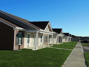 Cottages at Sheek Road Apartments in Greenwood, IN - Building Photo - Building Photo