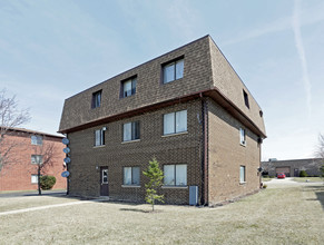 1080 Judson St in Bensenville, IL - Building Photo - Building Photo