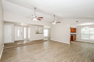 233 Vista Grande Cir in Charlotte, NC - Building Photo - Building Photo