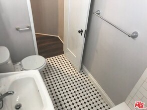 1025 Locust Ave-Unit -1 in Long Beach, CA - Building Photo - Building Photo