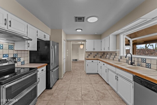 1605 N Little Stonehedge Ranch Rd in Wickenburg, AZ - Building Photo - Building Photo