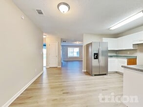 7632 McGillicuty Dr in Union City, GA - Building Photo - Building Photo