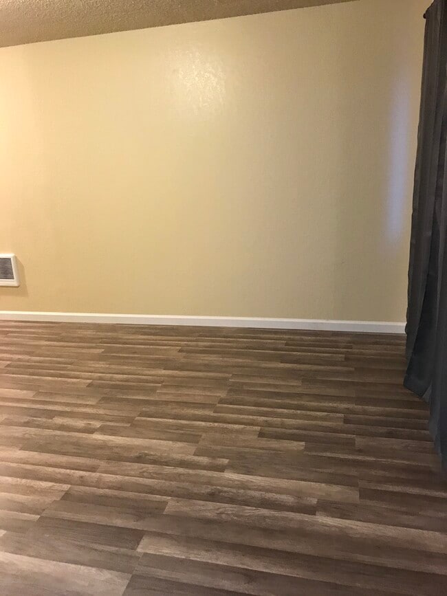 1111 Willow St, Unit 1 in Yakima, WA - Foto de edificio - Building Photo