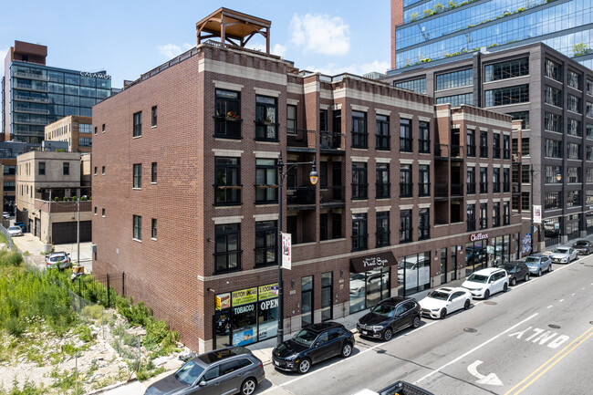 216 N Halsted St in Chicago, IL - Foto de edificio - Building Photo