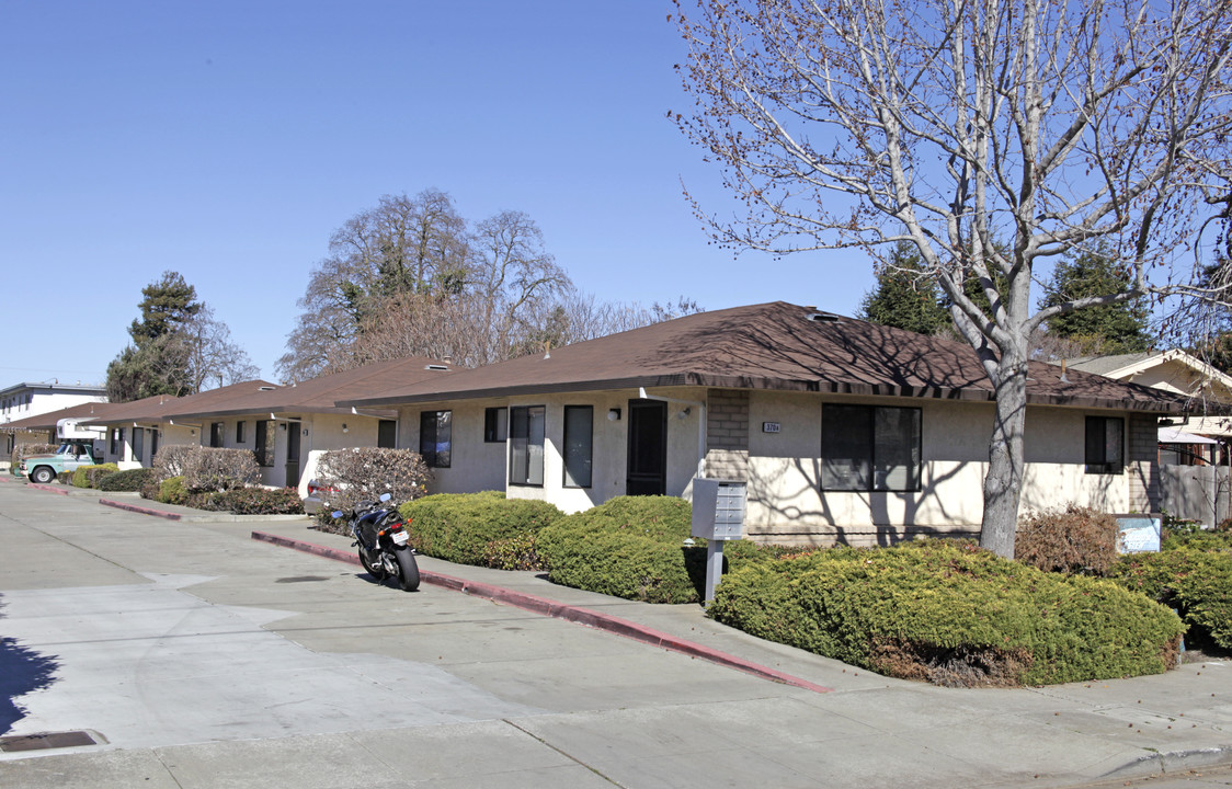 Shadow Glen in Hayward, CA - Building Photo