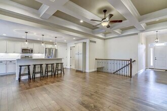 1811 Spartan Dr in Chatham, IL - Foto de edificio - Building Photo