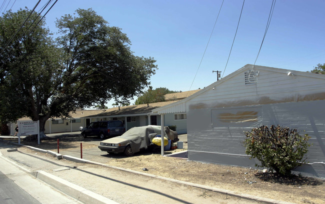 Campus View in Hemet, CA - Building Photo - Building Photo