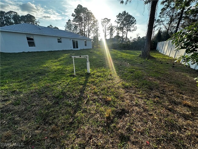 2902 40th St W in Lehigh Acres, FL - Foto de edificio - Building Photo