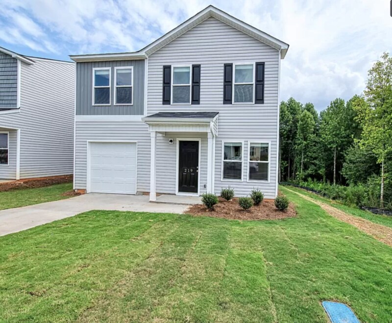 219 Long Grove Ln in Greer, SC - Building Photo