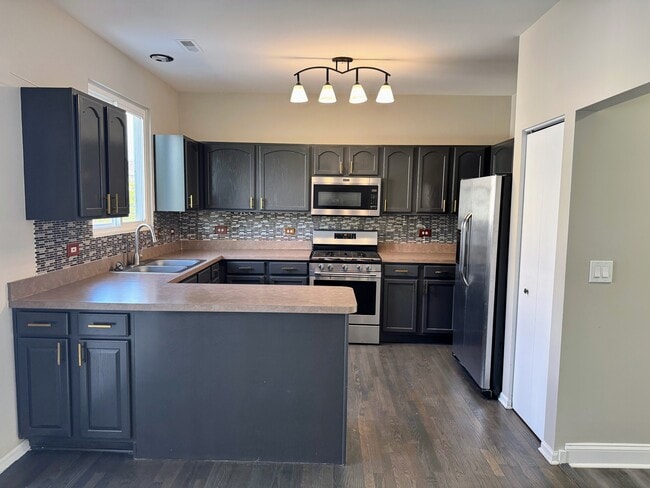 766 Cherry Creek Dr in Grayslake, IL - Building Photo - Building Photo