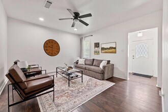 1010 Long St in Conroe, TX - Building Photo - Building Photo