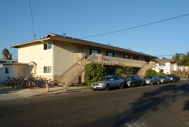 777 Embarcadero Del Mar in Goleta, CA - Foto de edificio - Building Photo