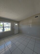 35 Roanoke Dr in Ft. Myers, FL - Building Photo - Building Photo