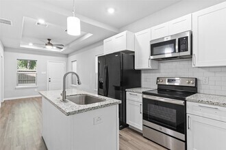 8161 Tate St in Houston, TX - Building Photo - Building Photo