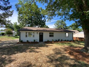 Room in House on Hadley Rd in Raleigh, NC - Building Photo - Building Photo