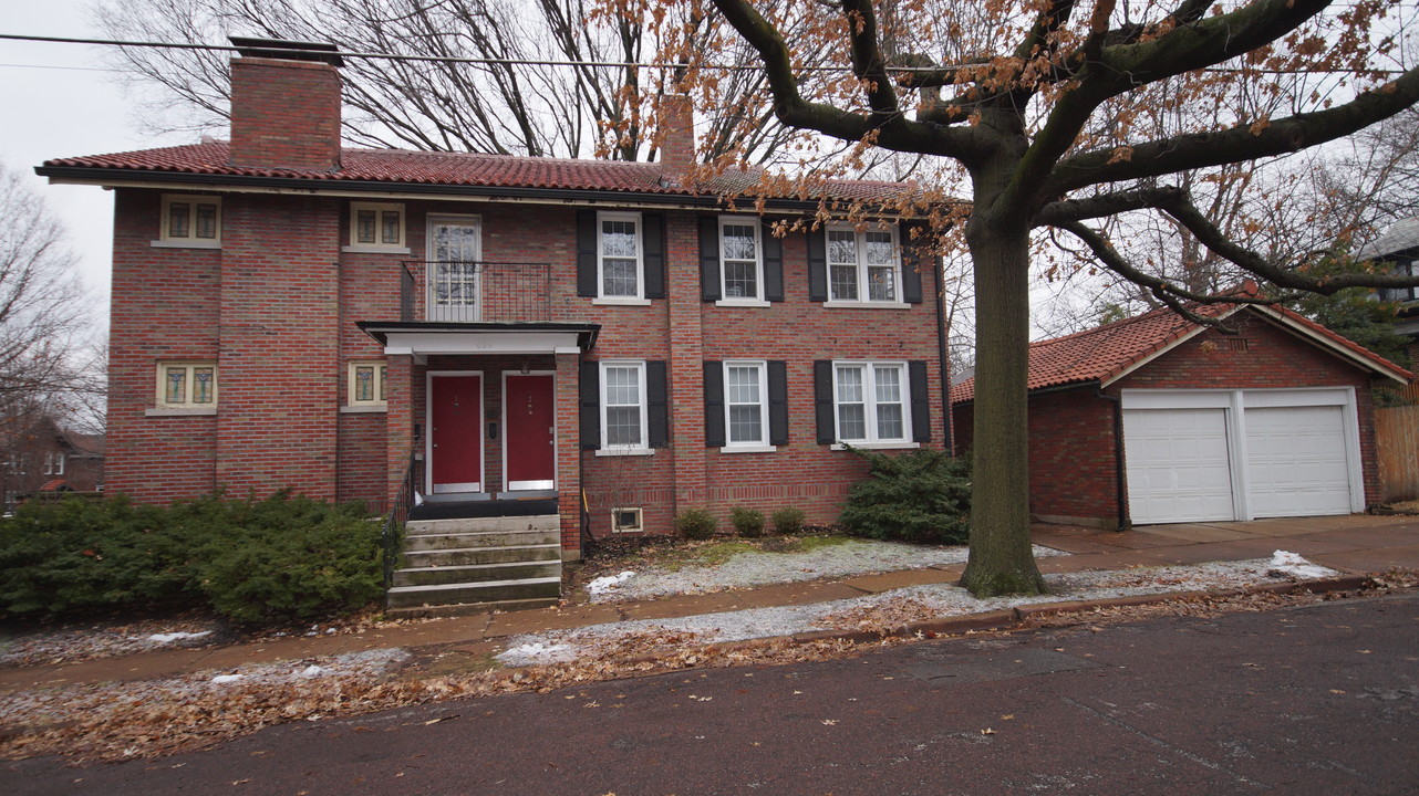 830 Purdue Ave in University City, MO - Building Photo