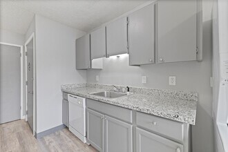 Executive East in Portland, OR - Foto de edificio - Building Photo