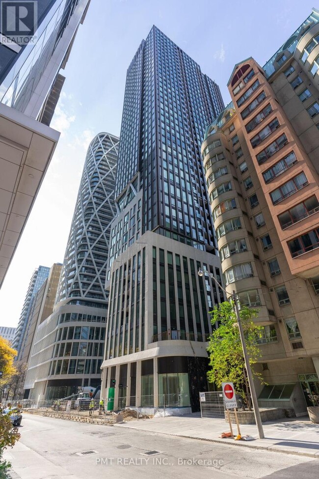 238-2238 Simcoe St