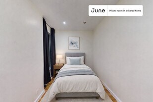 Room in Shared 3 bed/1 bath home in New York, NY - Building Photo