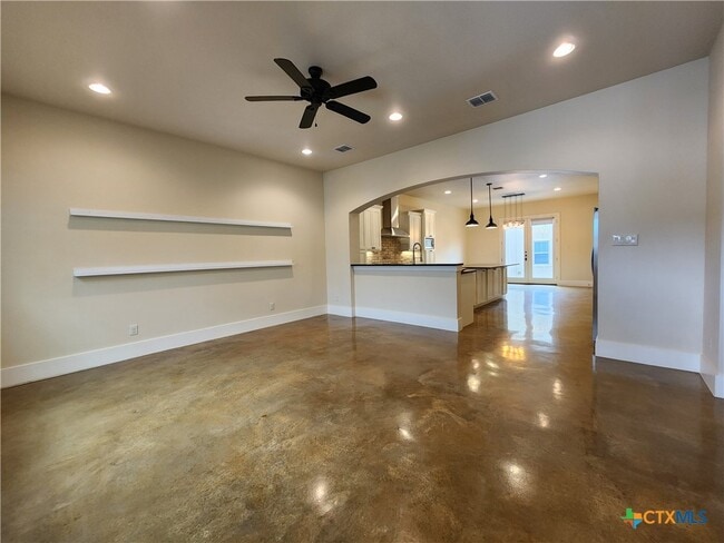 611 Stadtbach St in New Braunfels, TX - Building Photo - Building Photo