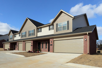 Kilimanjaro Duplexes in Rogers, AR - Building Photo - Building Photo