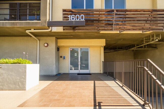 1600 S WESTGATE Ave in Los Angeles, CA - Building Photo - Building Photo
