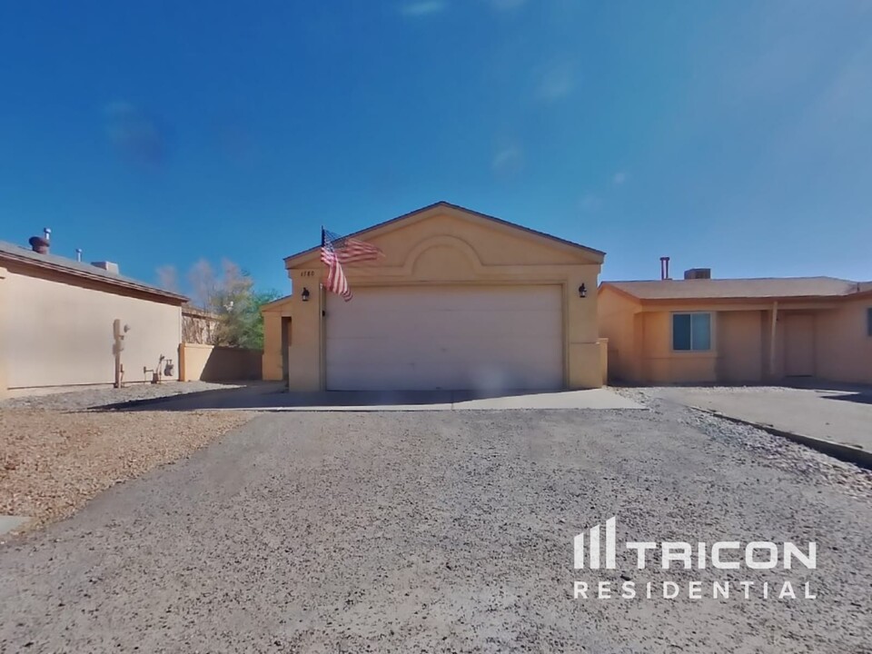 1780 Jeffrey Rd NE in Rio Rancho, NM - Building Photo