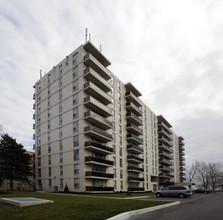 The Diplomats in Burlington, ON - Building Photo - Building Photo